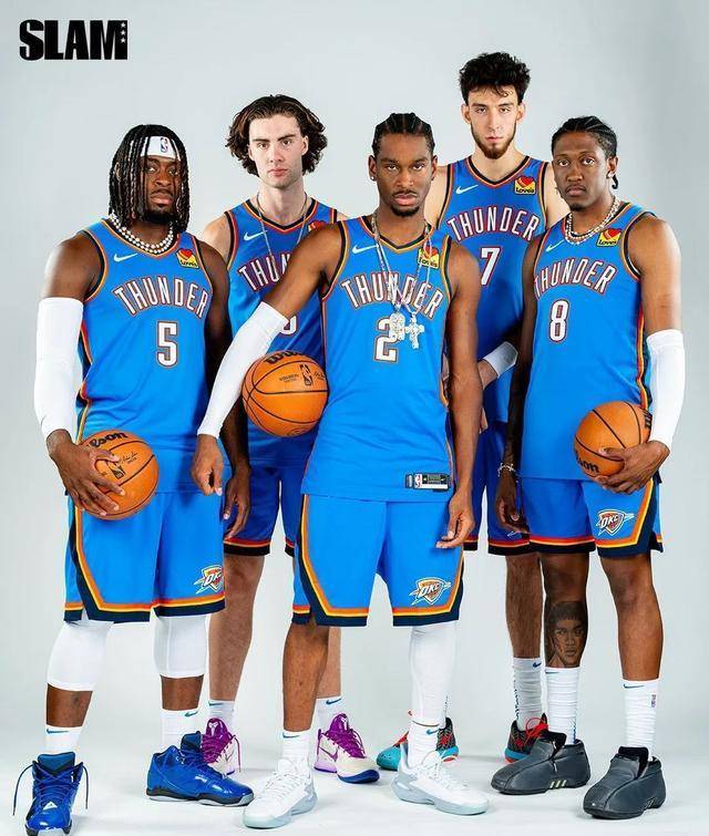 青岛记者：邵佳一大哥式的执教风格很适合当下中国足球的环境（青岛媒体人：邵佳一“大哥范儿”的执教方式更贴合当下中国足坛环境）