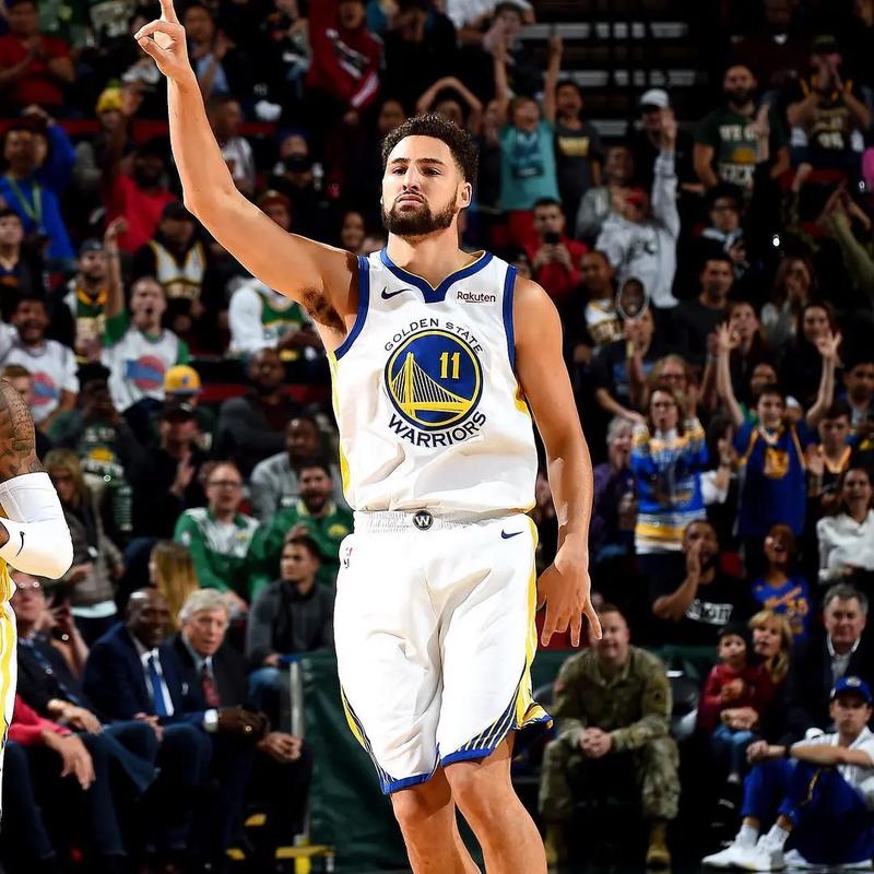 用冠军告别！前巴萨传奇正式挂靴退役，结束17年辉煌生涯（以冠军作别，前巴萨传奇官宣退役，17年职业生涯画上句号）