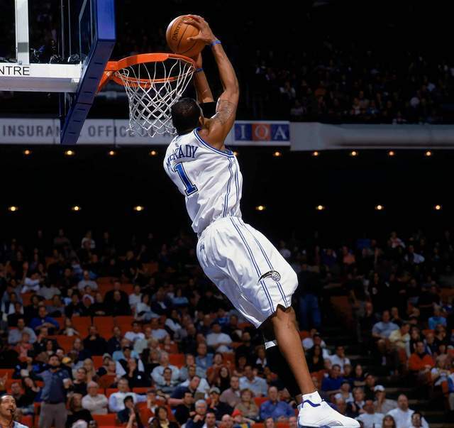 球队进攻空间拉满，对手无解（进攻空间彻底拉开，对手束手无策）