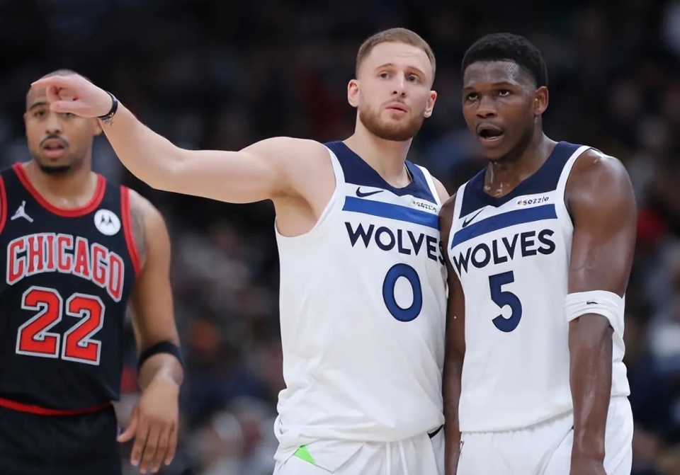 巴萨对阵贝蒂斯大名单：德容、费尔明回归，奥尔莫缺阵（巴萨战贝蒂斯名单出炉：德容、费尔明复出，奥尔莫缺席）